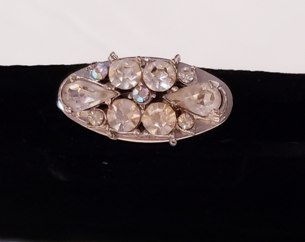 Vintage "Garay" Black Velvet 1940's Clutch - Picture 3 of 8